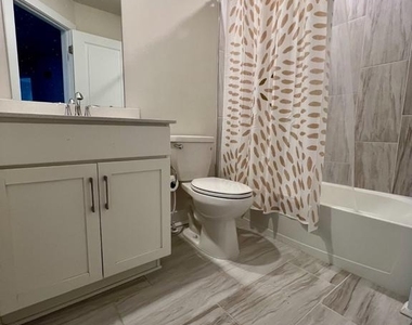 806 806 Pecan Road - Photo Thumbnail 13