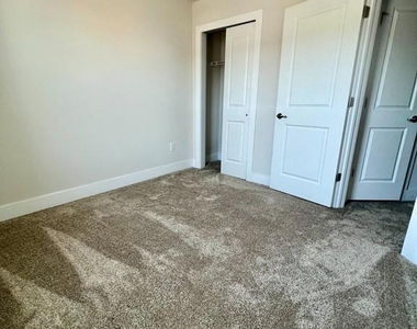 806 806 Pecan Road - Photo Thumbnail 11