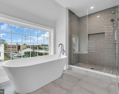 167 Chelsea Avenue - Photo Thumbnail 7