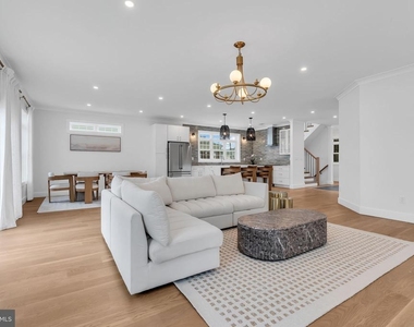 167 Chelsea Avenue - Photo Thumbnail 3