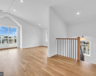 167 Chelsea Avenue - Photo Thumbnail 15