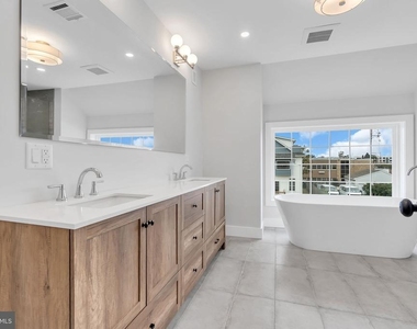 167 Chelsea Avenue - Photo Thumbnail 6