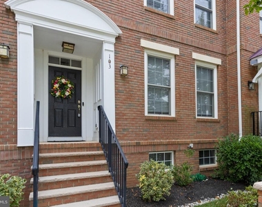 103 Ely Crescent - Photo Thumbnail 4