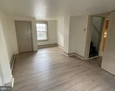 13 Charlton Street - Photo Thumbnail 3