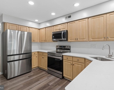 932 Chanticleer Drive - Photo Thumbnail 7