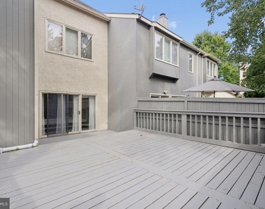932 Chanticleer Drive - Photo Thumbnail 25