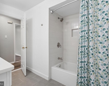 932 Chanticleer Drive - Photo Thumbnail 17