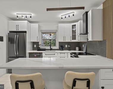 1 Madestone Lane - Photo Thumbnail 11