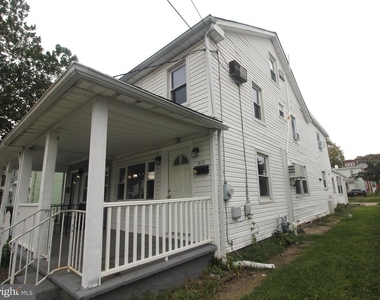 825 W 2nd Street W - Photo Thumbnail 1
