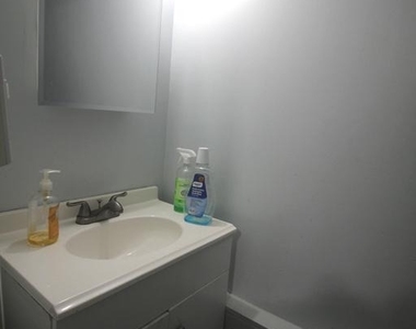 825 W 2nd Street W - Photo Thumbnail 8
