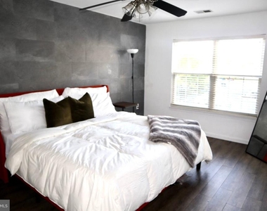 6610 Lake Park Drive - Photo Thumbnail 5
