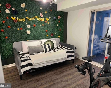 6610 Lake Park Drive - Photo Thumbnail 9