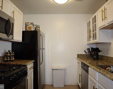 6610 Lake Park Drive - Photo Thumbnail 4
