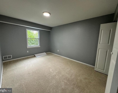 1861 Addison Road S - Photo Thumbnail 5