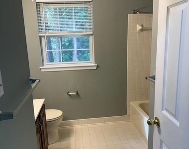 8207 Birdsong Drive - Photo Thumbnail 32