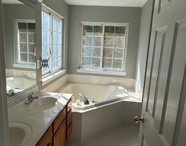 8207 Birdsong Drive - Photo Thumbnail 38