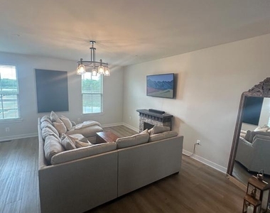213 Lyons Creek Drive - Photo Thumbnail 8