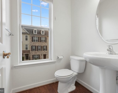 9811 Wood Glen Terrace - Photo Thumbnail 16