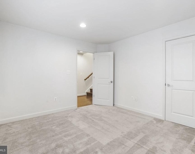 9811 Wood Glen Terrace - Photo Thumbnail 4