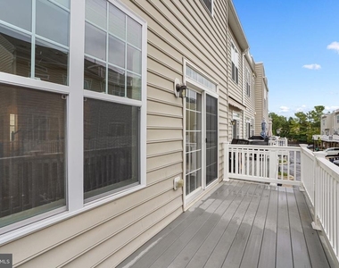 9811 Wood Glen Terrace - Photo Thumbnail 20
