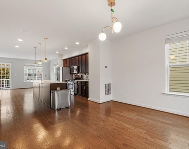 9811 Wood Glen Terrace - Photo Thumbnail 11