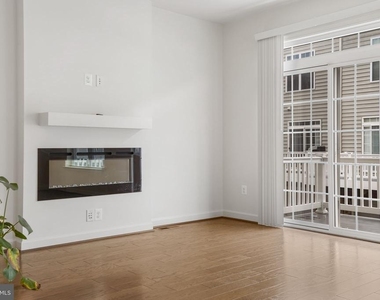 9811 Wood Glen Terrace - Photo Thumbnail 18