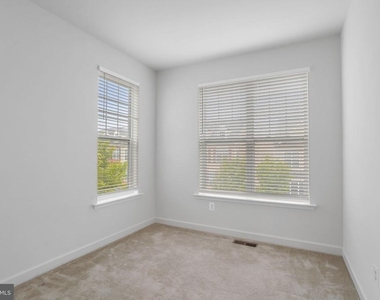 9811 Wood Glen Terrace - Photo Thumbnail 33