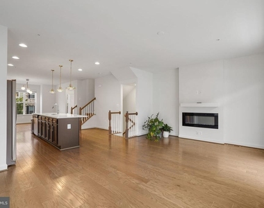 9811 Wood Glen Terrace - Photo Thumbnail 6