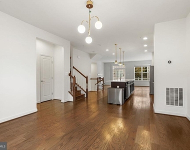 9811 Wood Glen Terrace - Photo Thumbnail 14