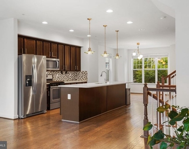 9811 Wood Glen Terrace - Photo Thumbnail 9