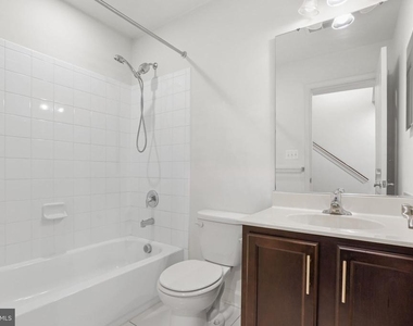 9811 Wood Glen Terrace - Photo Thumbnail 5