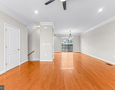 224 N Summit Avenue - Photo Thumbnail 10
