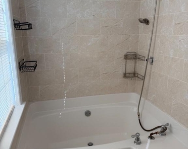 712 Hollywood Avenue - Photo Thumbnail 25