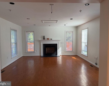712 Hollywood Avenue - Photo Thumbnail 9