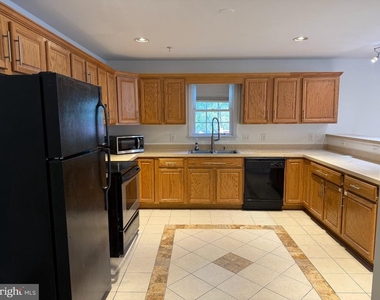 712 Hollywood Avenue - Photo Thumbnail 16