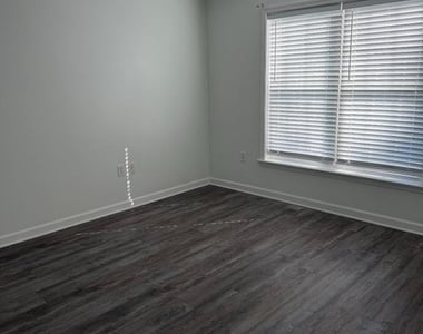 712 Hollywood Avenue - Photo Thumbnail 19