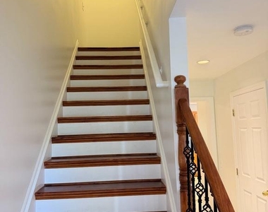 712 Hollywood Avenue - Photo Thumbnail 8