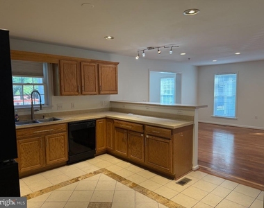 712 Hollywood Avenue - Photo Thumbnail 13