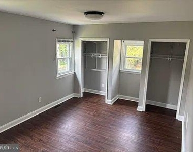 9940 Naylor Avenue - Photo Thumbnail 10
