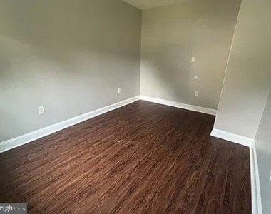 9940 Naylor Avenue - Photo Thumbnail 9