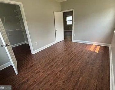 9940 Naylor Avenue - Photo Thumbnail 6