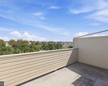 1474 Trafalgar Lane - Photo Thumbnail 12
