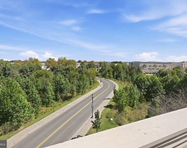 1474 Trafalgar Lane - Photo Thumbnail 13
