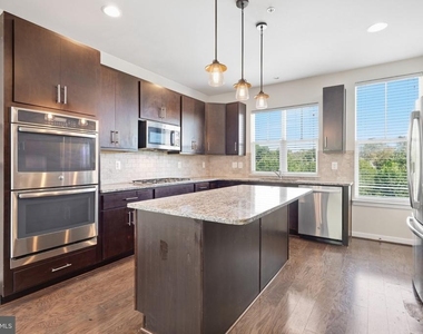 1474 Trafalgar Lane - Photo Thumbnail 9