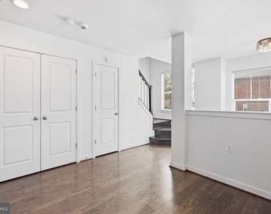 1474 Trafalgar Lane - Photo Thumbnail 15
