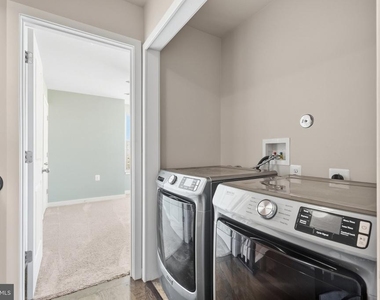 1474 Trafalgar Lane - Photo Thumbnail 32