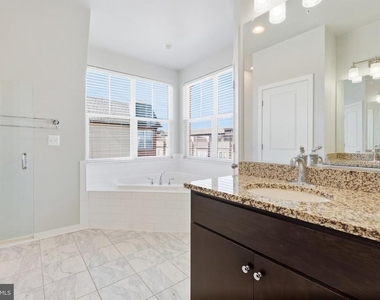 1474 Trafalgar Lane - Photo Thumbnail 20