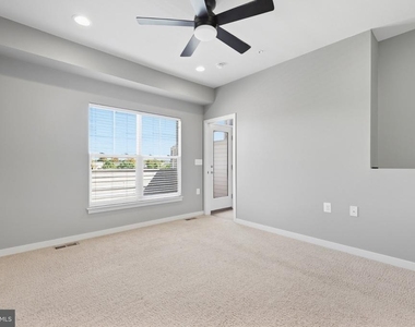 1474 Trafalgar Lane - Photo Thumbnail 16