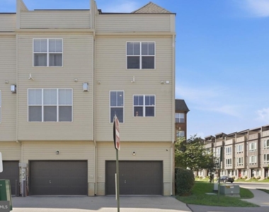 1474 Trafalgar Lane - Photo Thumbnail 33