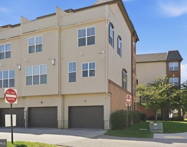 1474 Trafalgar Lane - Photo Thumbnail 2